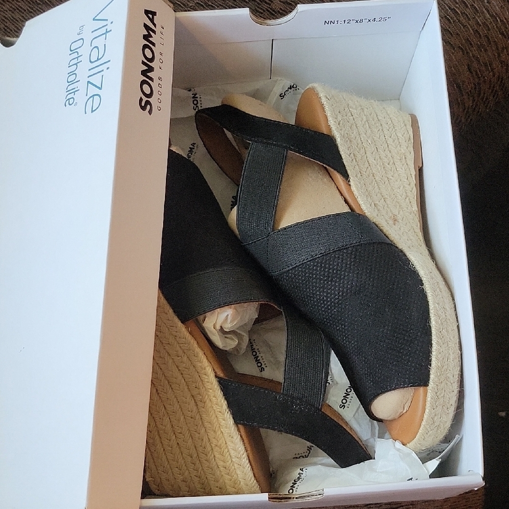 Sonoma Black and Tan Wedge Sandals with Stylish Straps